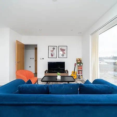 Deluxe Double Bed In Shared Apt Near Canary Wharf, City Airport & O2 Arena With Thames View London Exterior foto